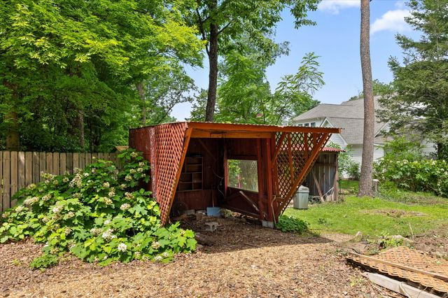 607 Carolina Avenue, Signal Mountain, TN 37377
