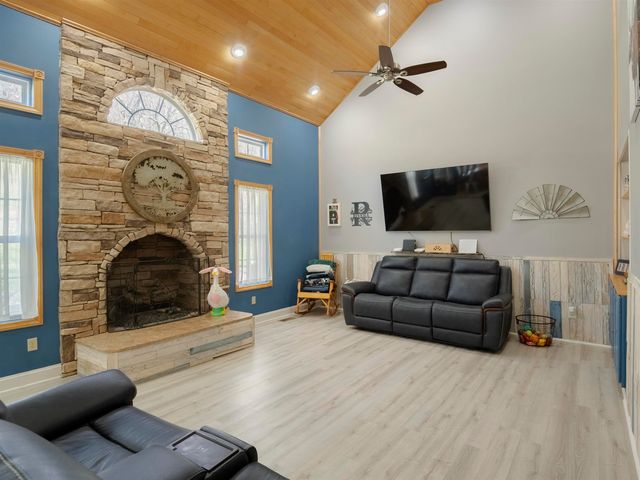 856 Hurricane Creek Road, Hurricane, WV 25526