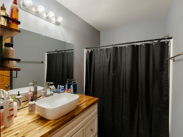 856 Hurricane Creek Road, Hurricane, WV 25526