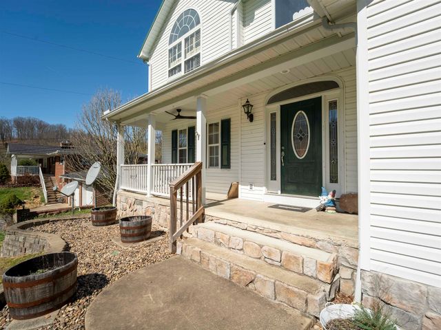 856 Hurricane Creek Road, Hurricane, WV 25526