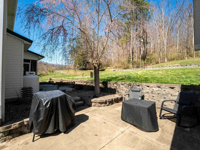 856 Hurricane Creek Road, Hurricane, WV 25526