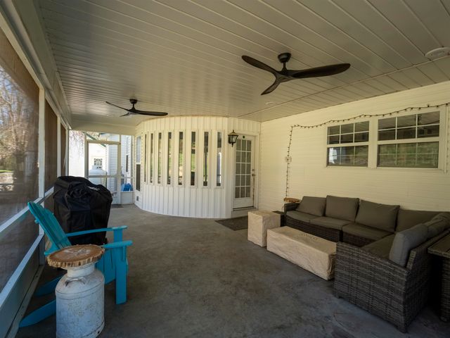 856 Hurricane Creek Road, Hurricane, WV 25526