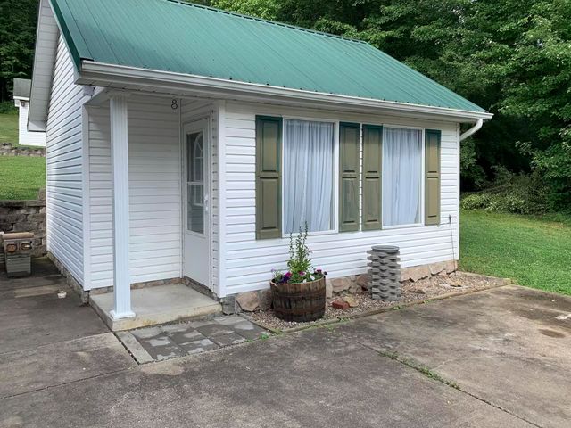 856 Hurricane Creek Road, Hurricane, WV 25526