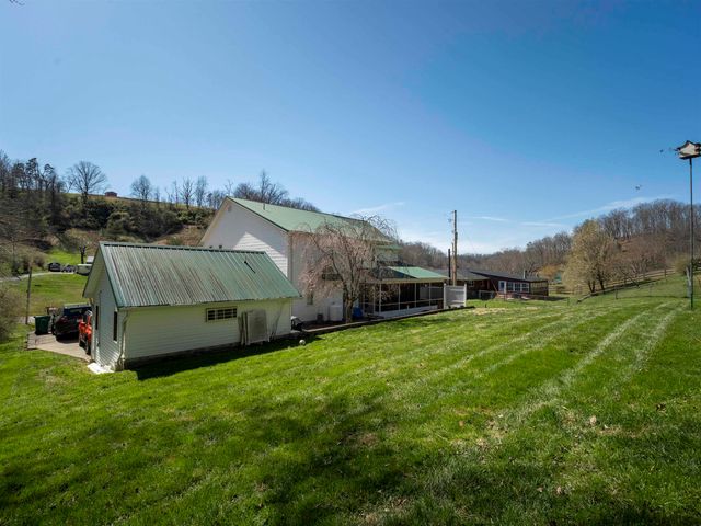 856 Hurricane Creek Road, Hurricane, WV 25526