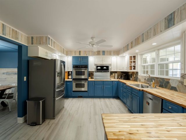 856 Hurricane Creek Road, Hurricane, WV 25526