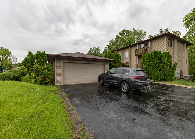 5221 26th Ave A Court 4, Moline, IL 61265