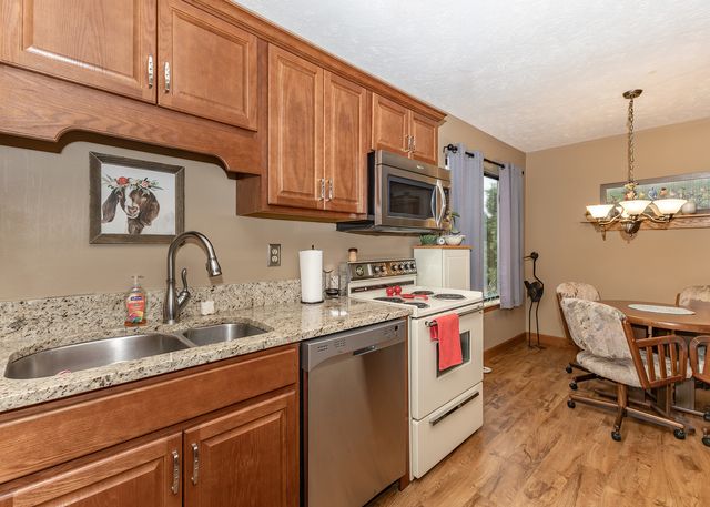 5221 26th Ave A Court 4, Moline, IL 61265