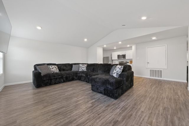 72 Road 51028, Cleveland, TX 77327