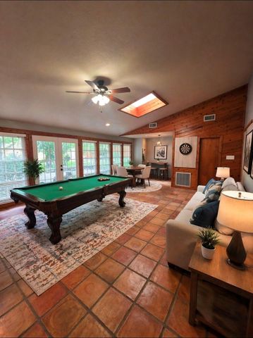 1844 Rollingwood Drive, Huntsville, TX 77340