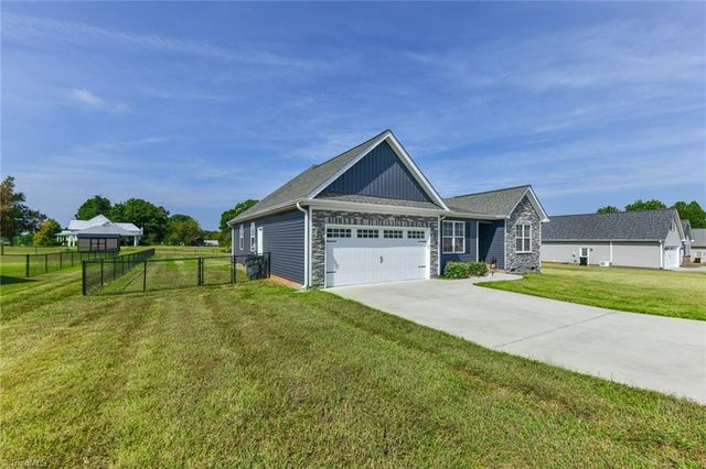 135 Morgans Way, Lexington, NC 27292