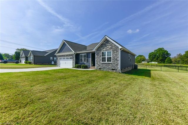 135 Morgans Way, Lexington, NC 27292