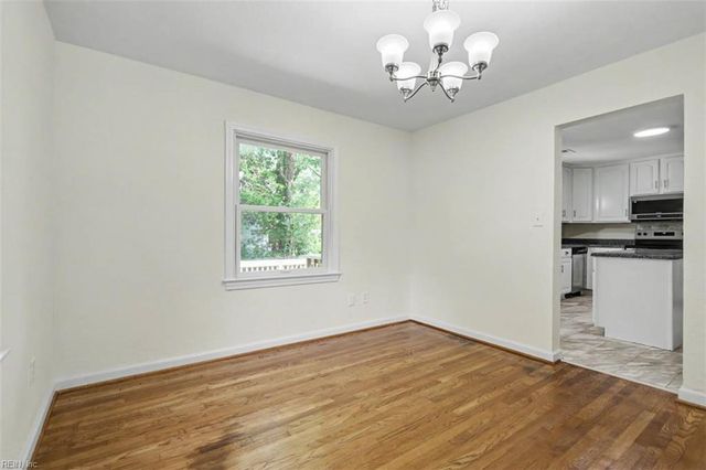 8 Riverdale DR, Hampton, VA 23666