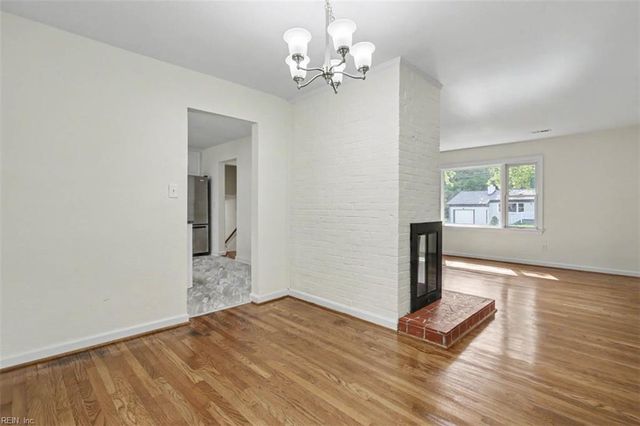 8 Riverdale DR, Hampton, VA 23666