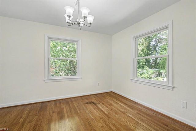 8 Riverdale DR, Hampton, VA 23666