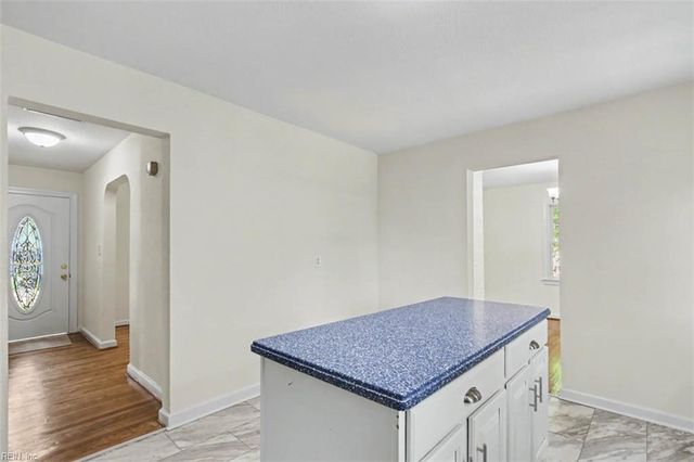 8 Riverdale DR, Hampton, VA 23666