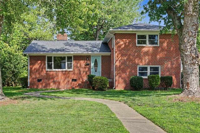 8 Riverdale DR, Hampton, VA 23666