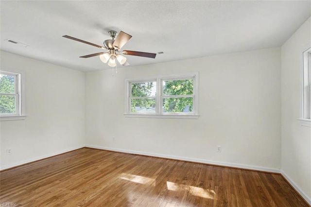8 Riverdale DR, Hampton, VA 23666