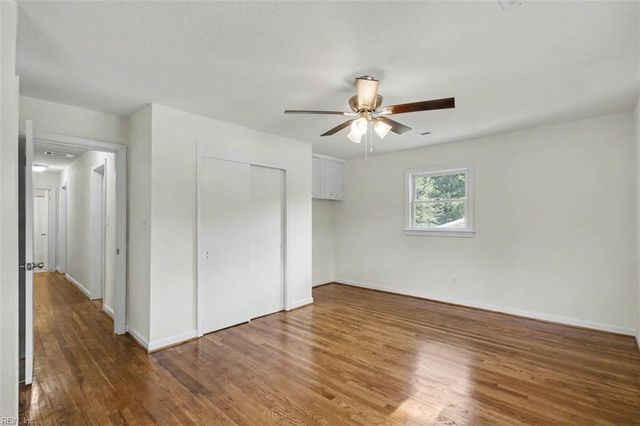 8 Riverdale DR, Hampton, VA 23666
