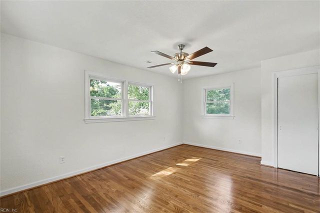 8 Riverdale DR, Hampton, VA 23666