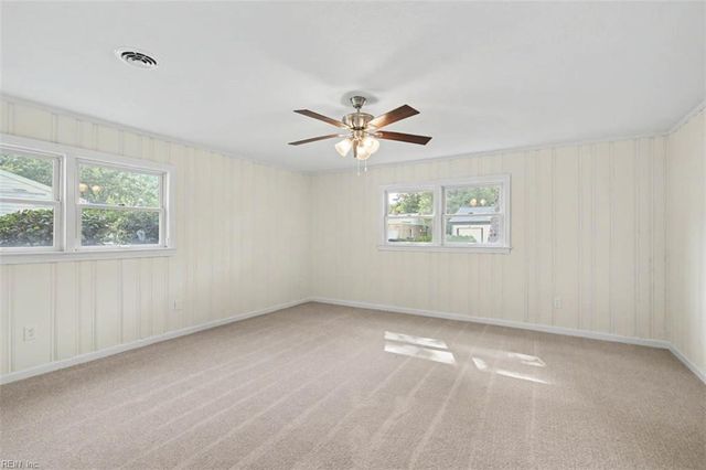 8 Riverdale DR, Hampton, VA 23666