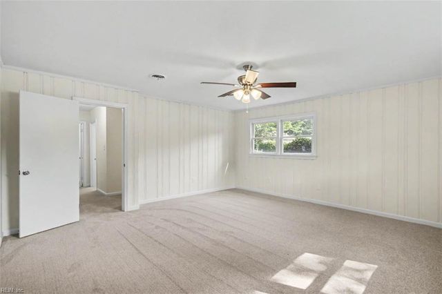 8 Riverdale DR, Hampton, VA 23666