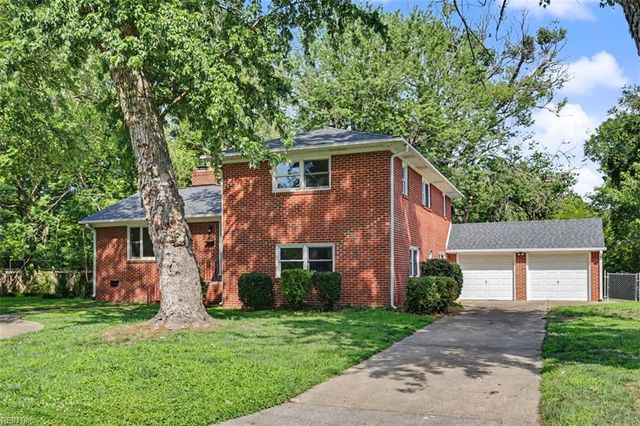 8 Riverdale DR, Hampton, VA 23666