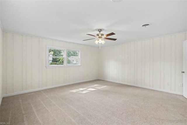 8 Riverdale DR, Hampton, VA 23666