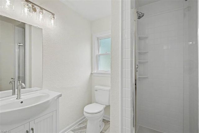 8 Riverdale DR, Hampton, VA 23666