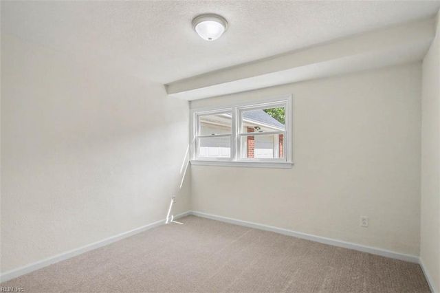 8 Riverdale DR, Hampton, VA 23666