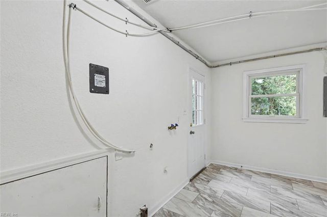 8 Riverdale DR, Hampton, VA 23666