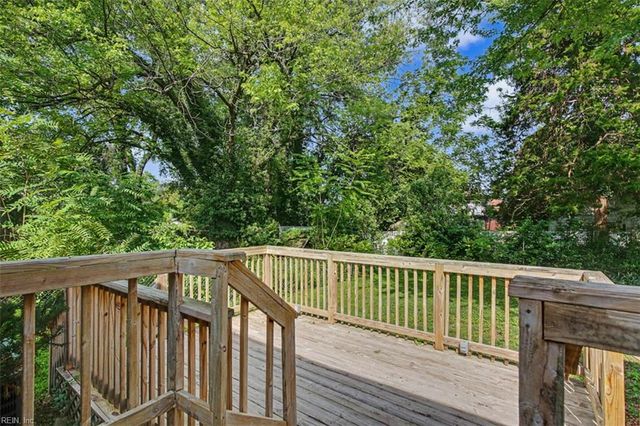 8 Riverdale DR, Hampton, VA 23666