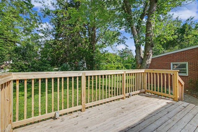 8 Riverdale DR, Hampton, VA 23666