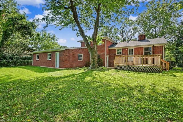 8 Riverdale DR, Hampton, VA 23666