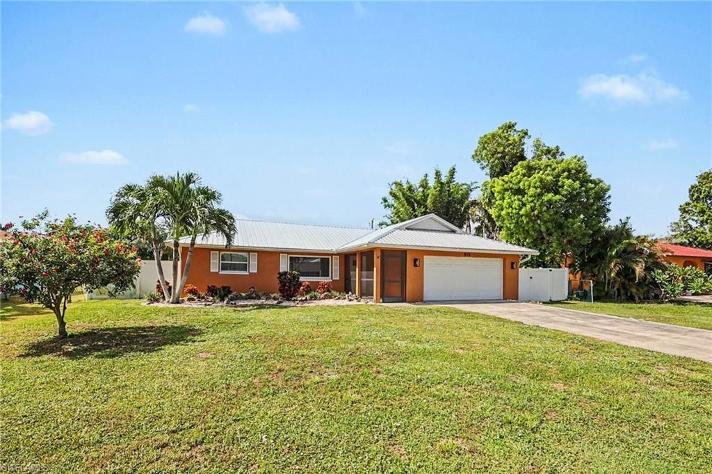 Image 1 of property listing at 918 Gleason PKWY, Cape Coral, FL 33914