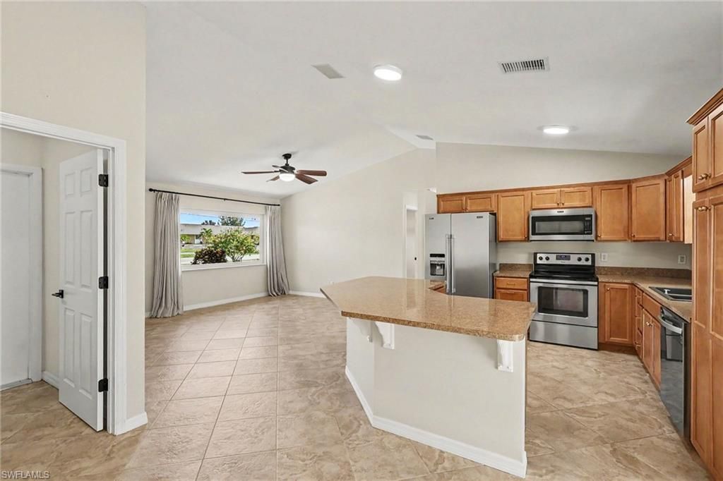 Image 14 of property listing at 918 Gleason PKWY, Cape Coral, FL 33914