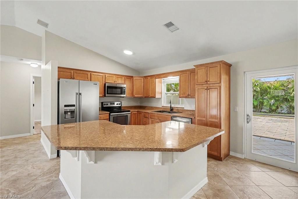 Image 17 of property listing at 918 Gleason PKWY, Cape Coral, FL 33914