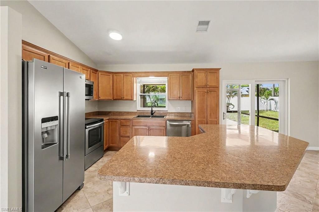 Image 18 of property listing at 918 Gleason PKWY, Cape Coral, FL 33914