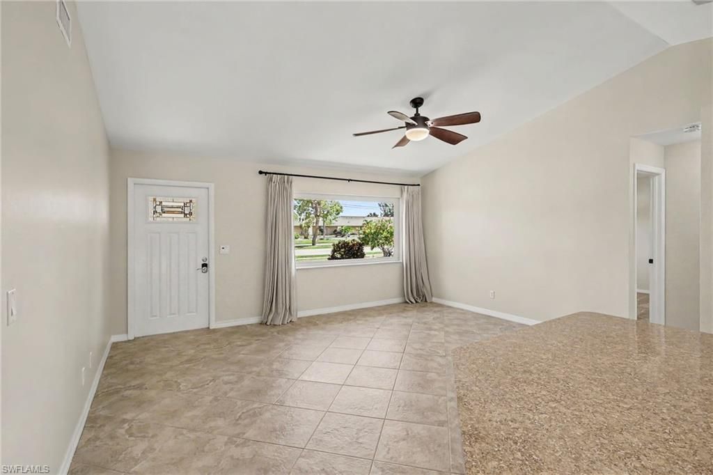 Image 4 of property listing at 918 Gleason PKWY, Cape Coral, FL 33914