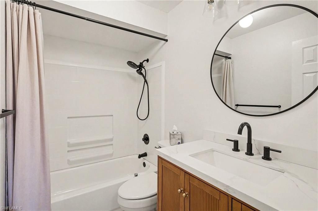 Image 9 of property listing at 918 Gleason PKWY, Cape Coral, FL 33914
