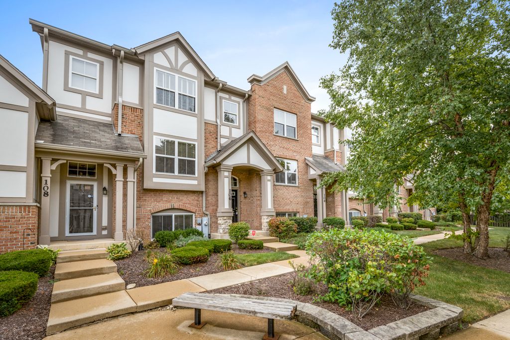 106 Rosehall Drive, Lake Zurich, IL 60047