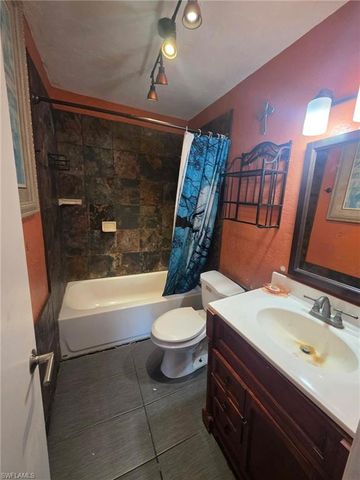 2820 38th ST SW, Lehigh Acres, FL 33976