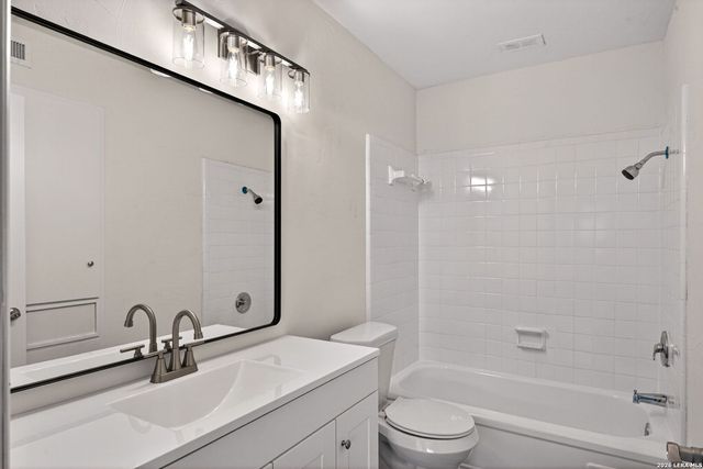 600 Gentleman Rd Apt 7, Balcones Heights, TX 78201