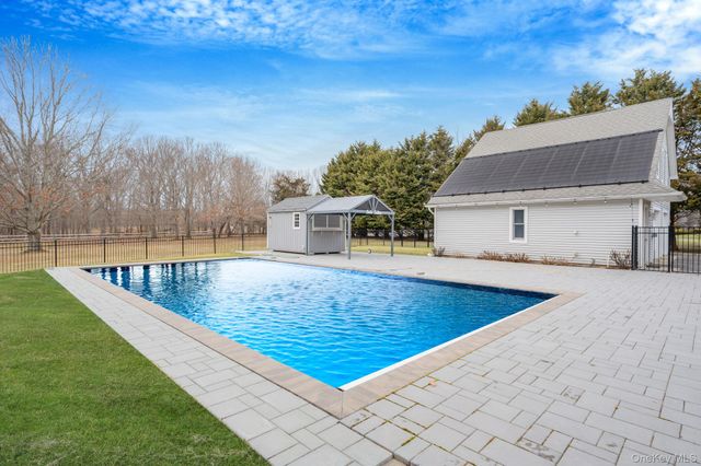 300 Private Road 8, Cutchogue, NY 11935