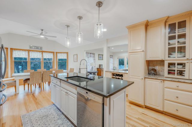 300 Private Road 8, Cutchogue, NY 11935