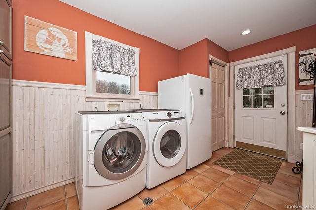 300 Private Road 8, Cutchogue, NY 11935