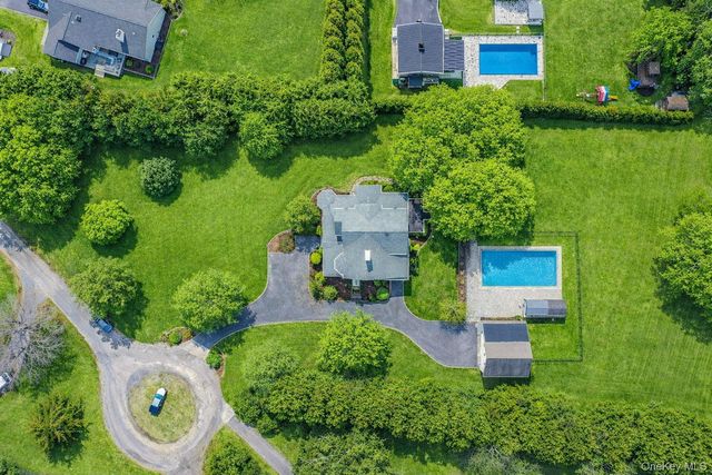 300 Private Road 8, Cutchogue, NY 11935