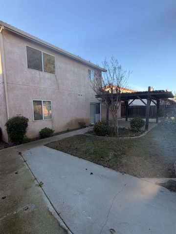 209 Fairwood Dr, Oakdale, CA 95361