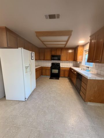 209 Fairwood Dr, Oakdale, CA 95361