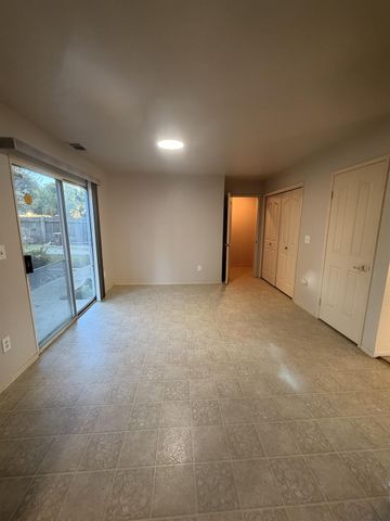 209 Fairwood Dr, Oakdale, CA 95361