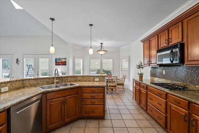 10185 HERONS LANDING CV, Lakeland, TN 38002